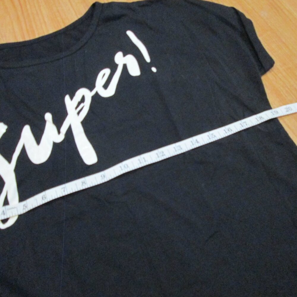 Women's Medium Black T-shirt that says Super - Picture 2 of 3